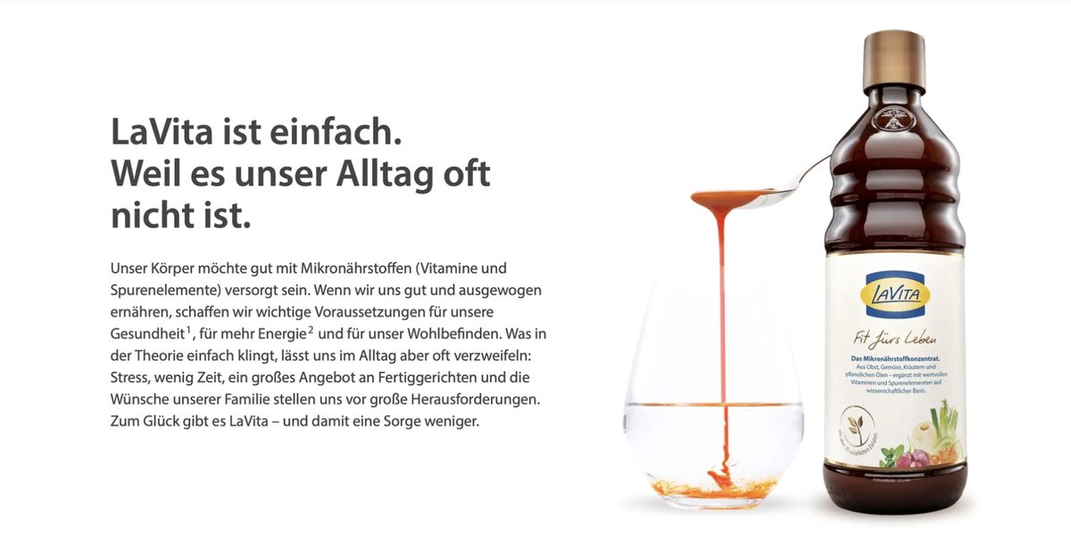 Layoutansicht mit Textblock links und LaVita Flasche neben Glas und Loeffel rechts — Das Studiozwei, Werbefotograf München